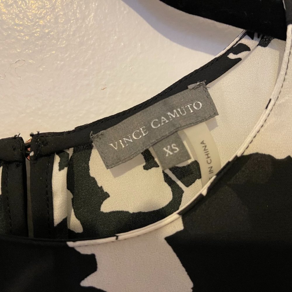 Camuto Floral Blouse - New with Tags - Picture 6 of 6